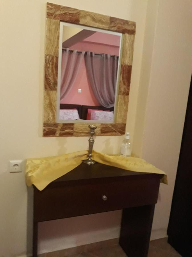 To Konaki Káto Loutrákion Buitenkant foto